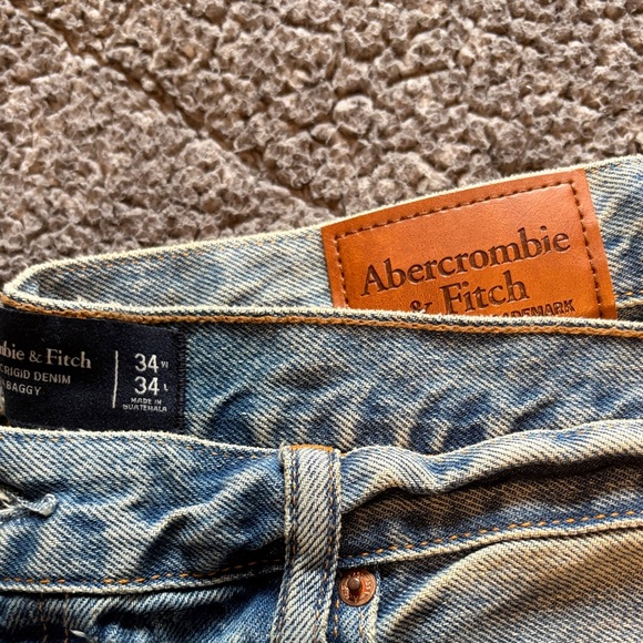 Abercrombie & Fitch Light Blue Relaxed Jeans - Picture 2 of 2